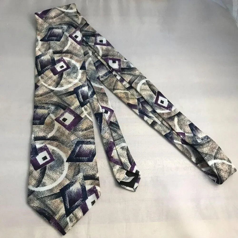 #1204 VTG DAVID CRYSTAL LONG CREAM COLOR PRINT NECKTIE 64x4